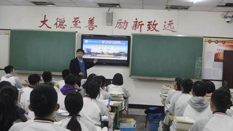 于百江为四川省广安第二中学校学生做励志讲座